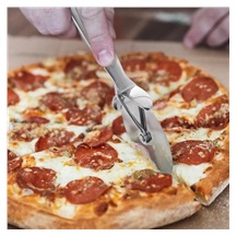 Kráječ na pizzu pochrom. kov LUXY