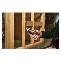 Nůž s odlamovací čepelí s jezdcem 18mm FMHT10594-0